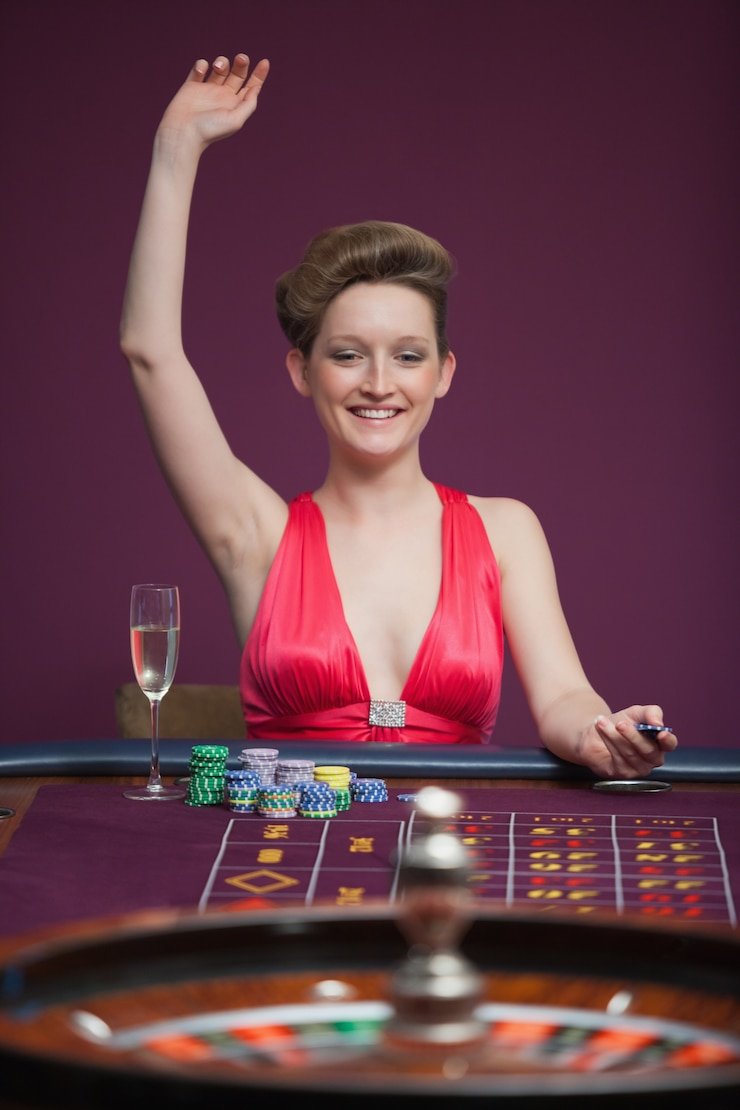 Contoh alur putaran Texas Poker: pre-flop, flop, turn, river di kuat bet